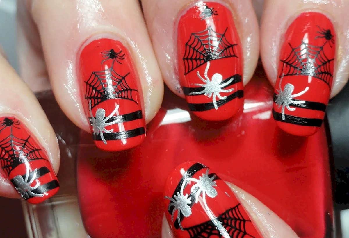 Ногти красные с рисунком