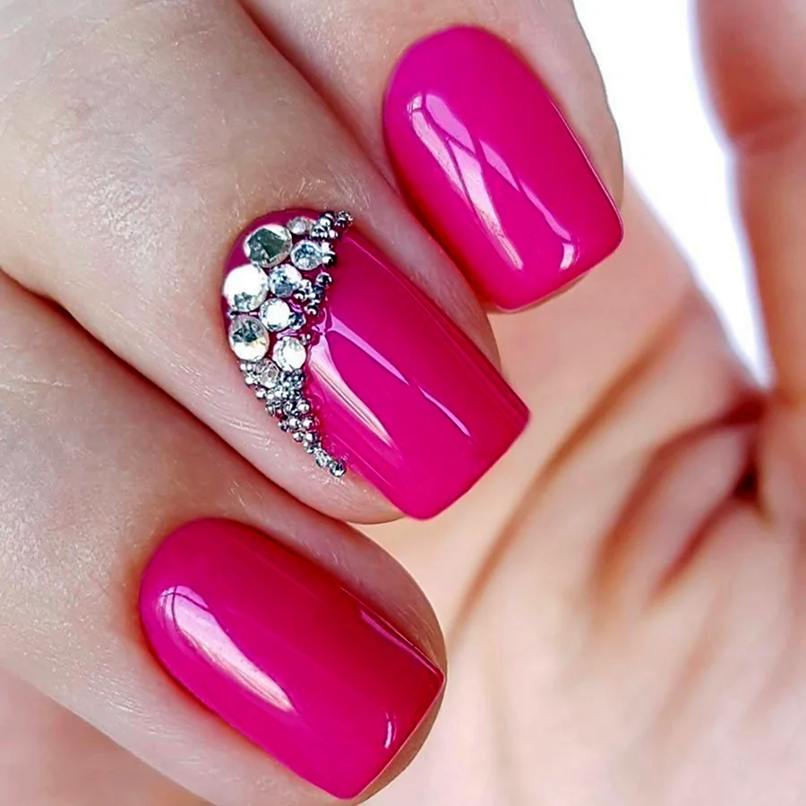 Розовый маникюр