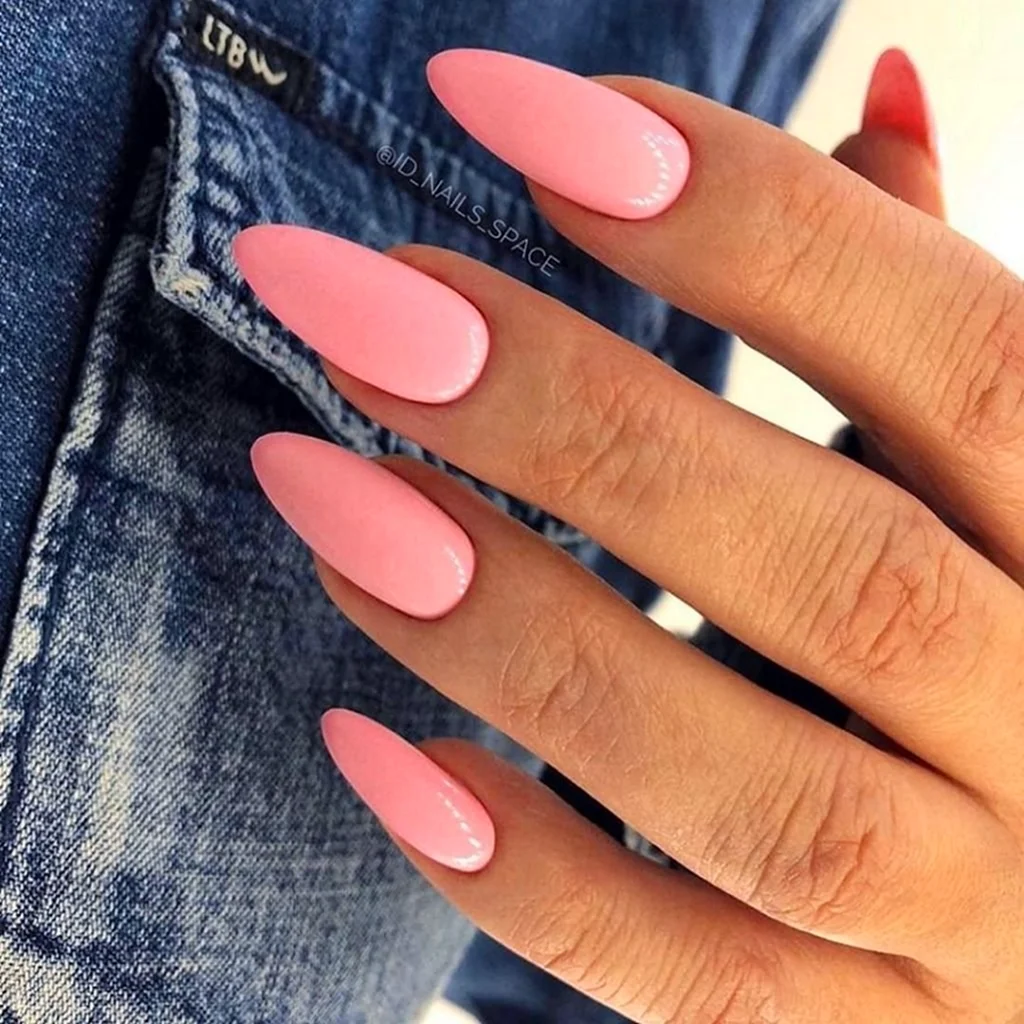 Однотонный маникюр на длинные ногти