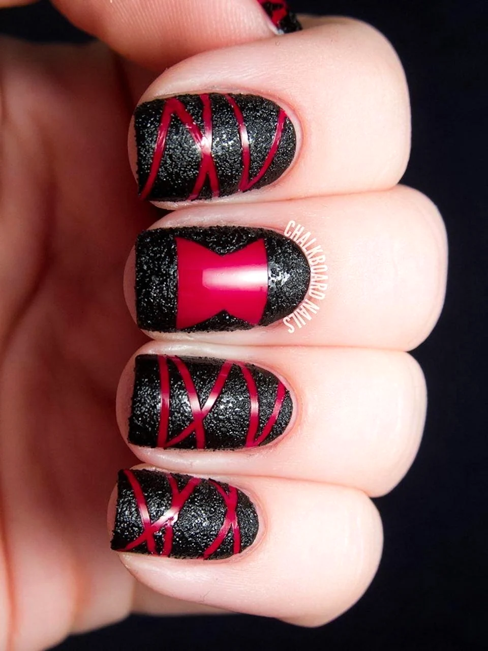 Маникюр в стиле Марвел