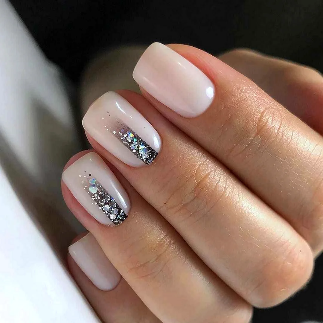 Маникюр нежный стильный