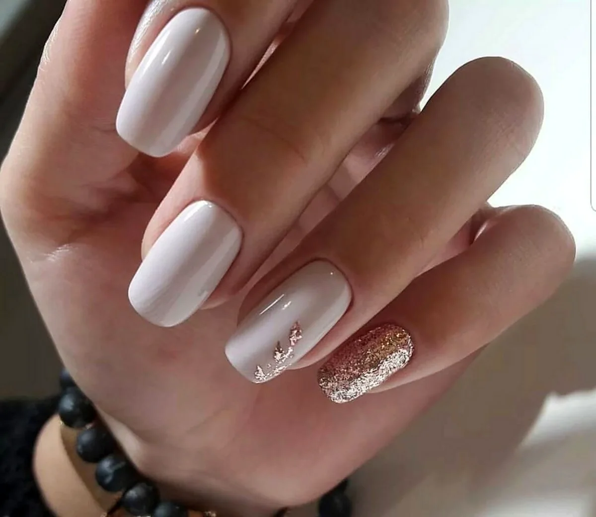 Нюдовый молочный маникюр 2022