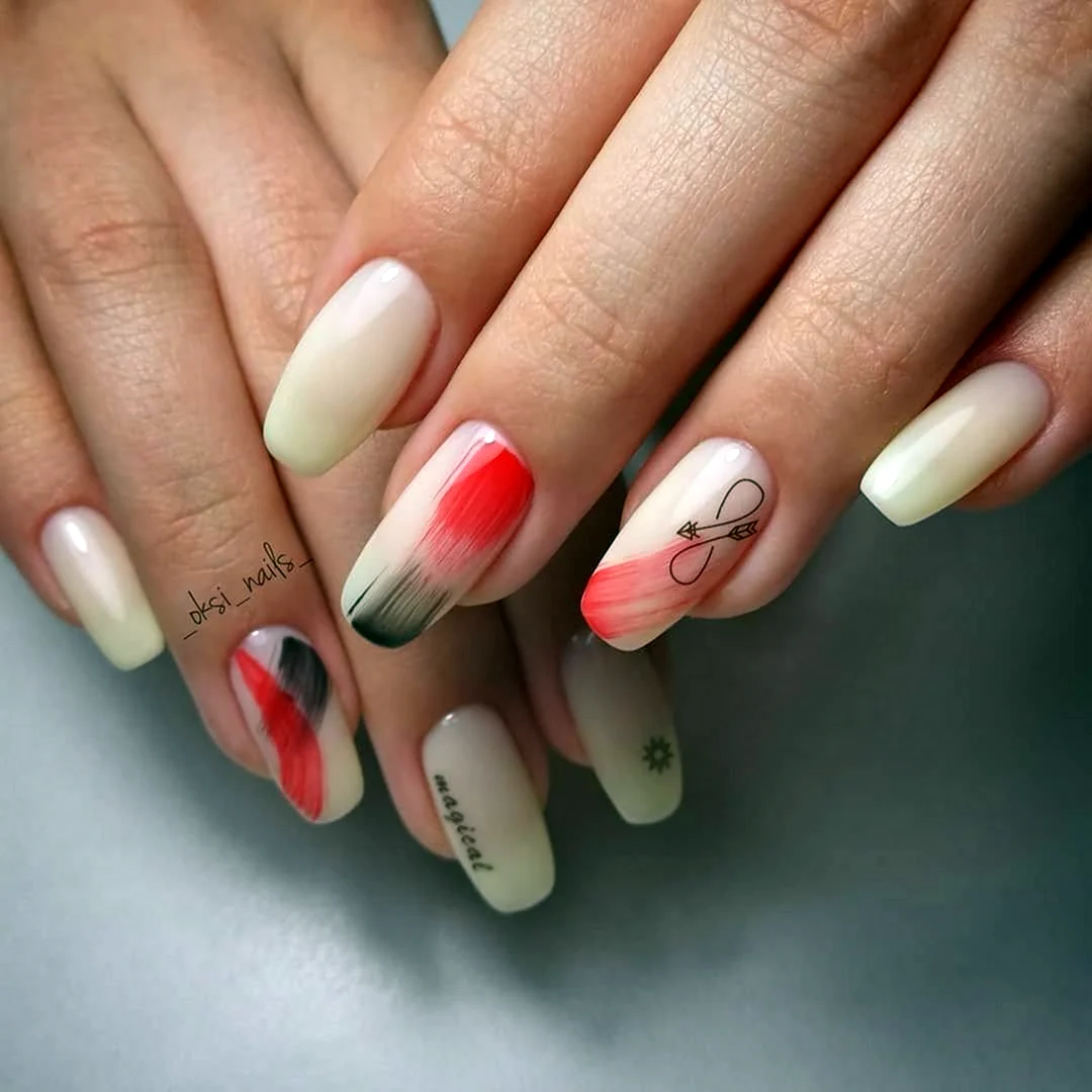 Молочный маникюр с мазками