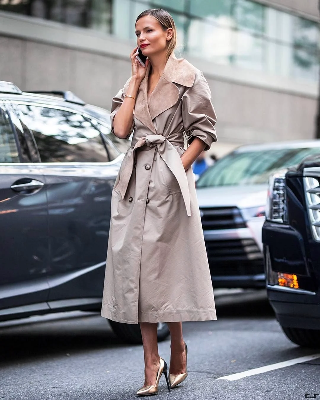 Трендовый бежевый тренч