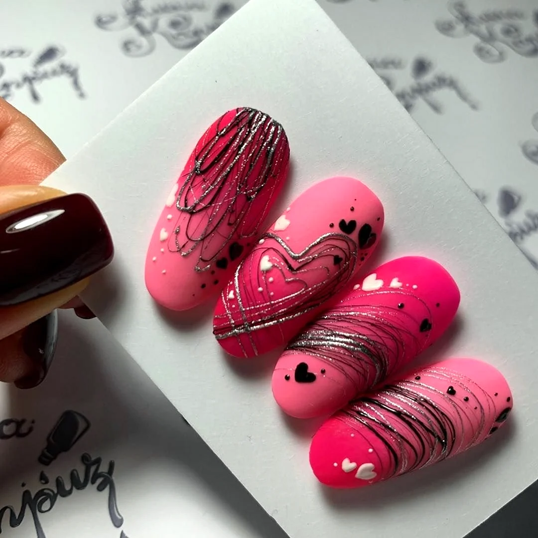 Маникюр с паутинкой