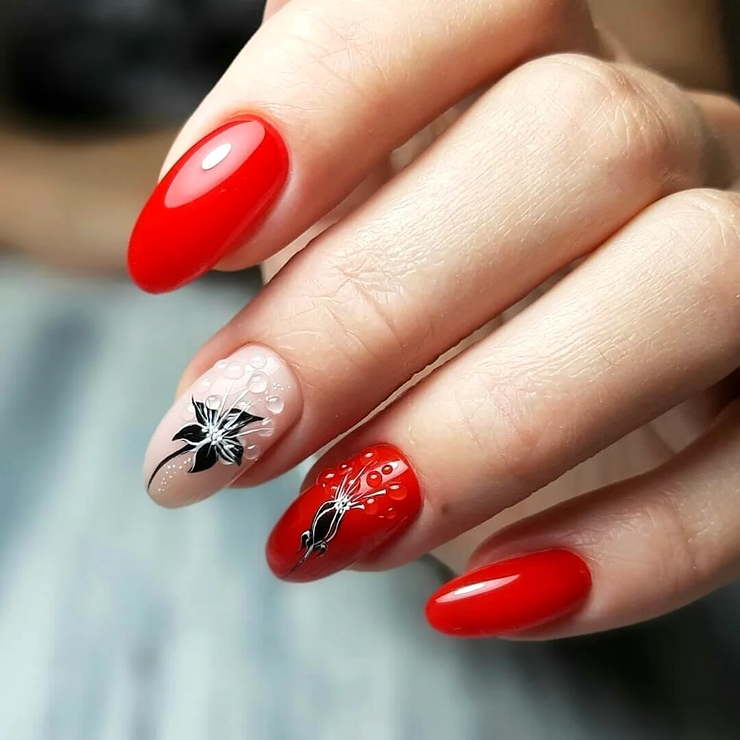 Красивый красный осенний маникюр