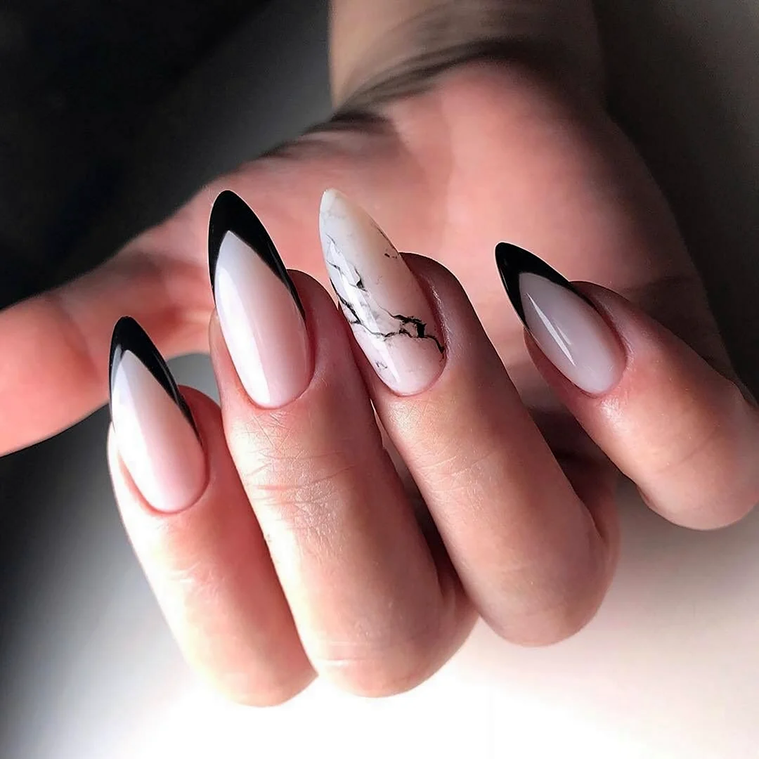 Чёрный френч на ногтях миндалевидной 2021