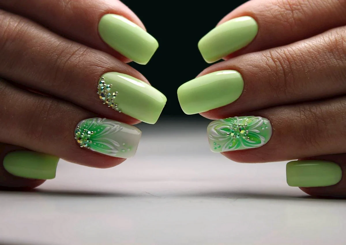 Маникюр зеленый Марина дезинг