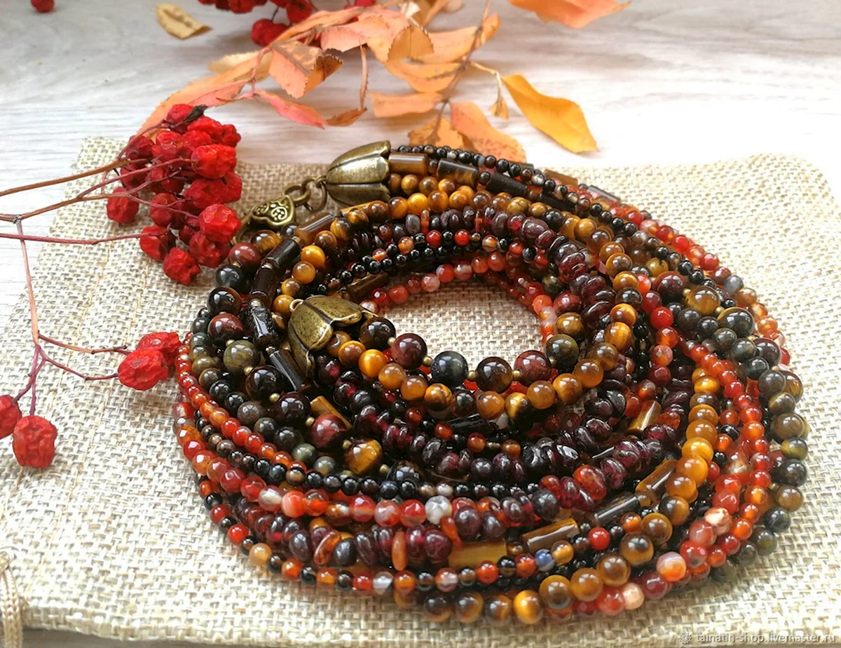 Бусы из натуральных камней