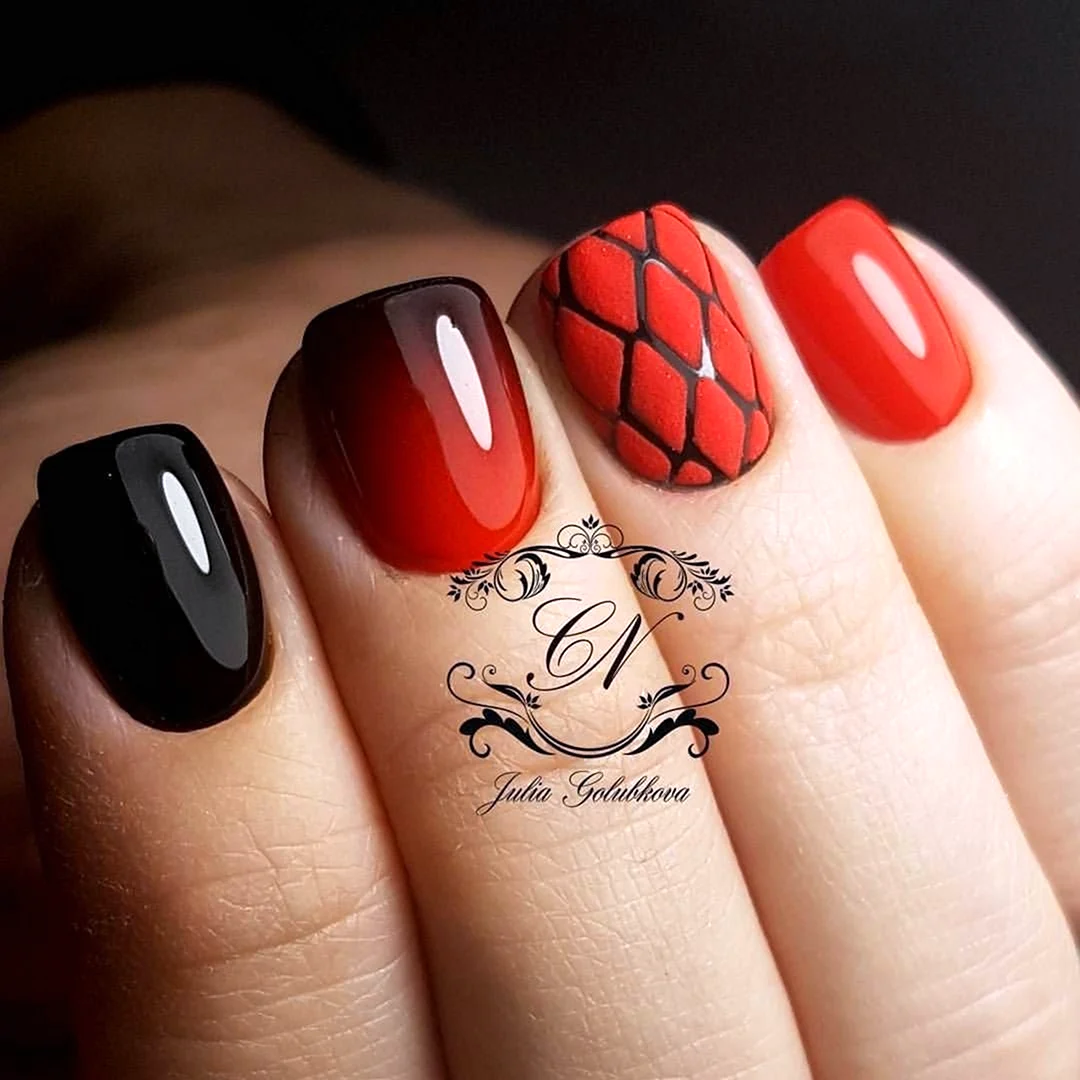 Красный маникюр с паутинкой