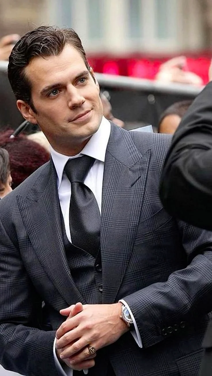 Генри Кавилл в костюме