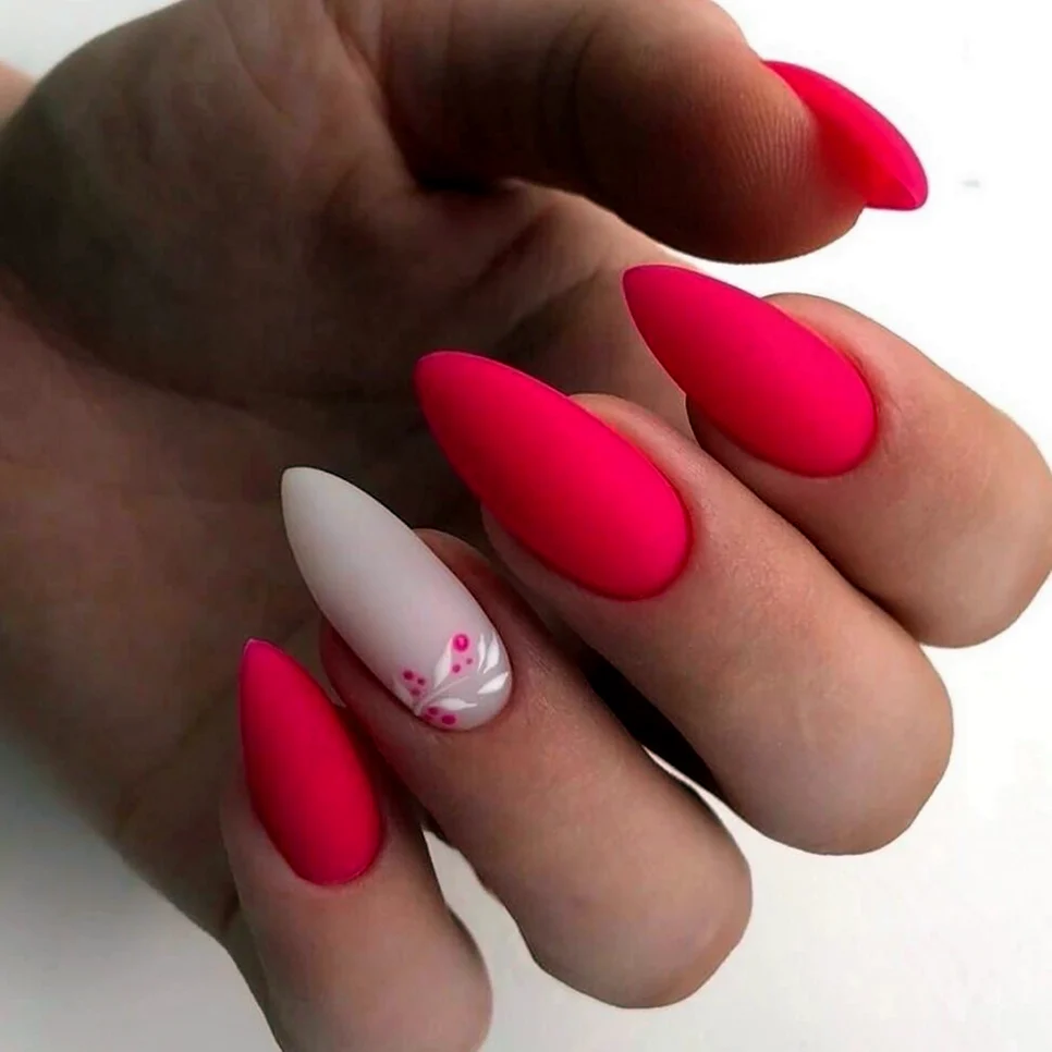 Ногти миндаль 2021фуксия