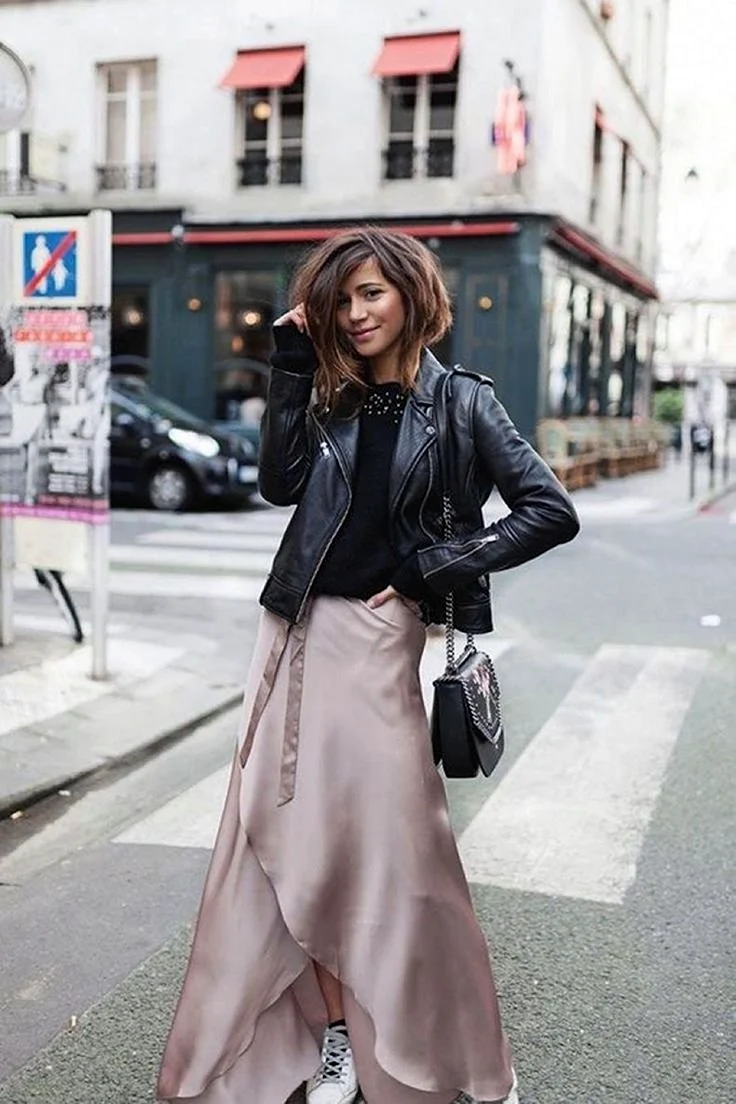 Длинная юбка с кожаной курткой