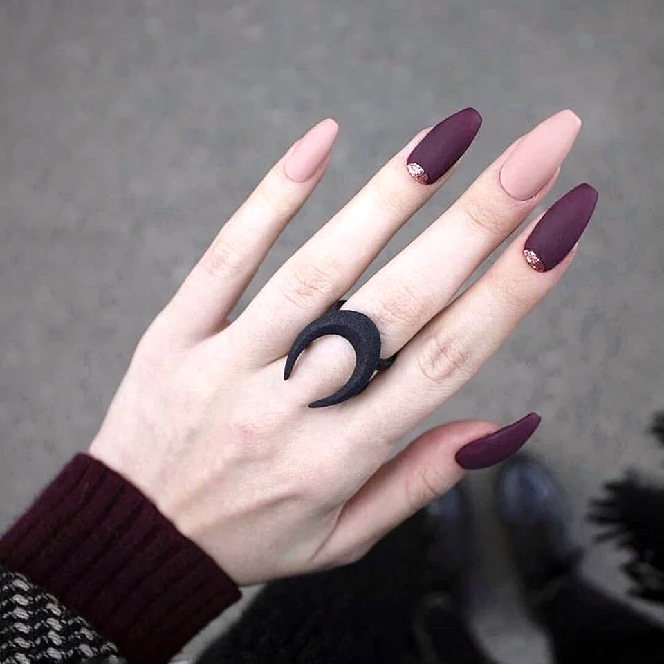 Ногти бордо матовый