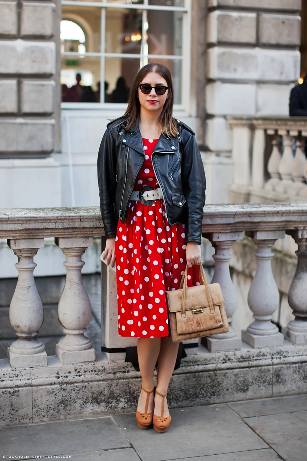 Платье в горошек с косухой