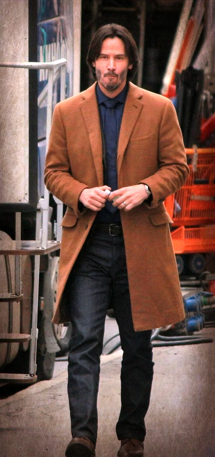 Киану Ривз в пальто