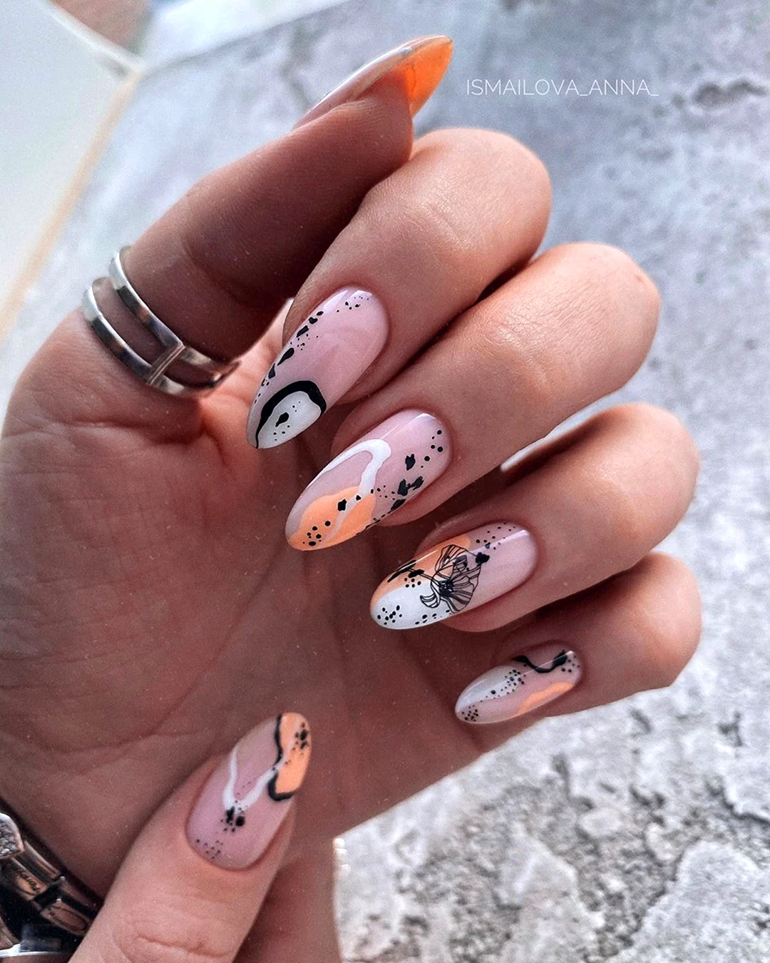 Маникюр на миндальные ногти