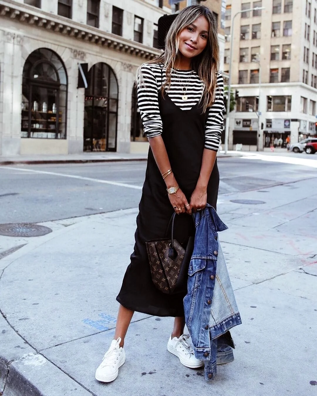 Платье поверх футболки