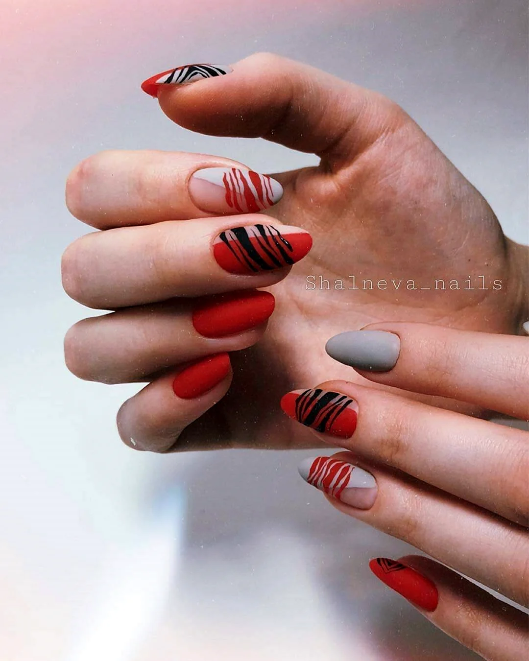 Ногти красные молодежные