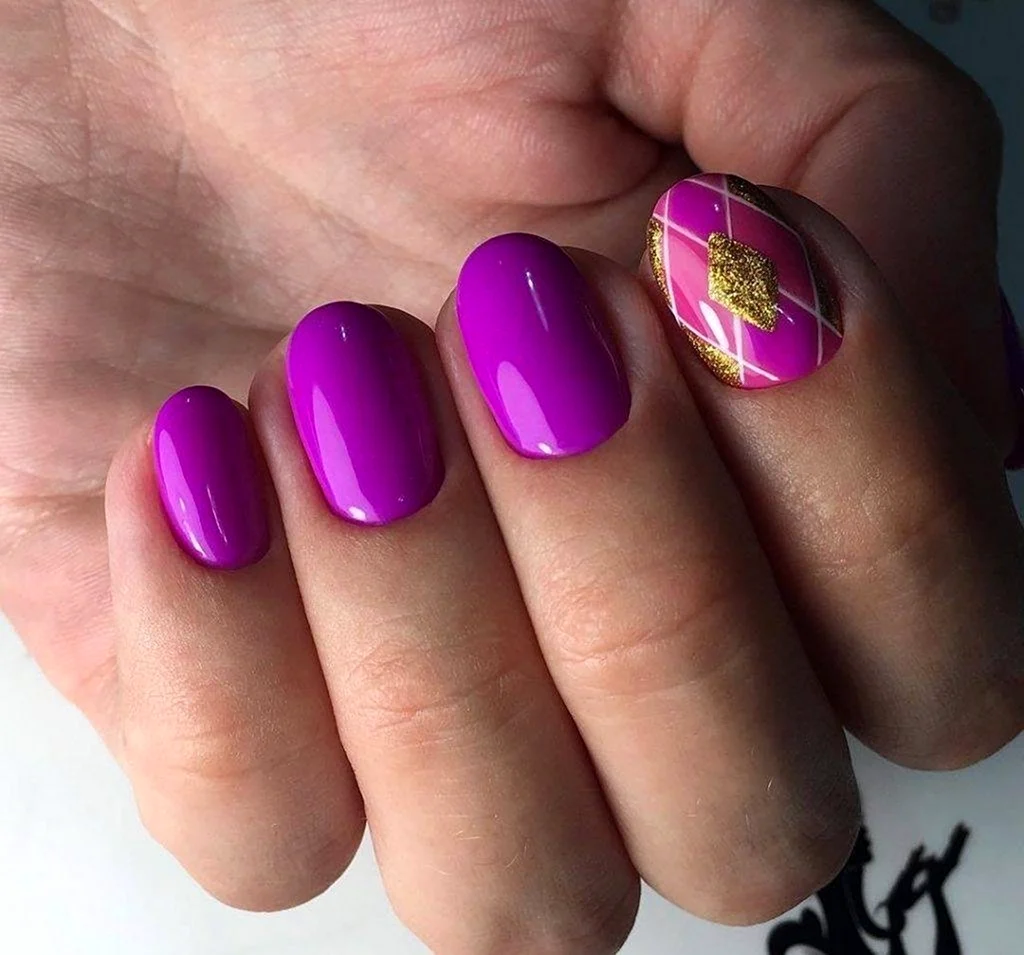 Маникюр округлой формы весенние