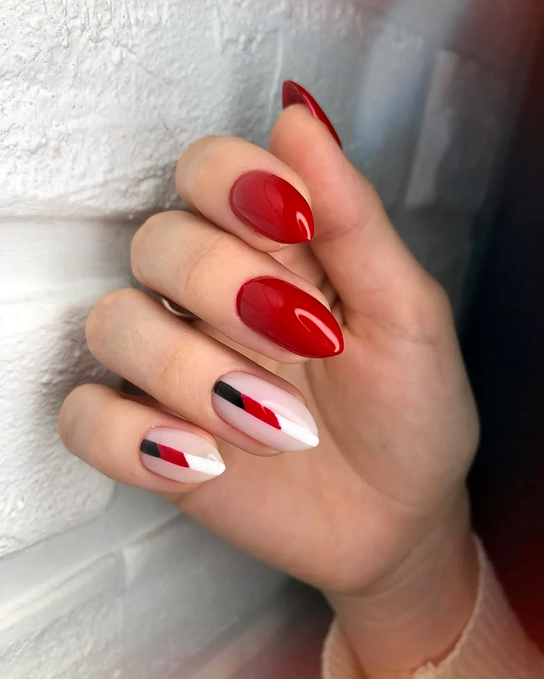 Красный маникюр