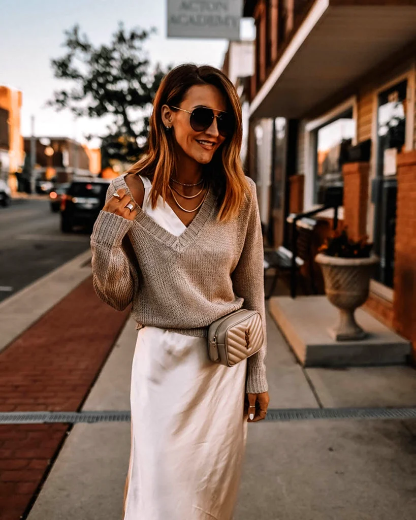 Атласное платье со свитером