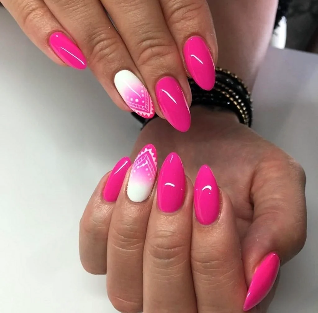 Фуксия френч 2022 миндаль