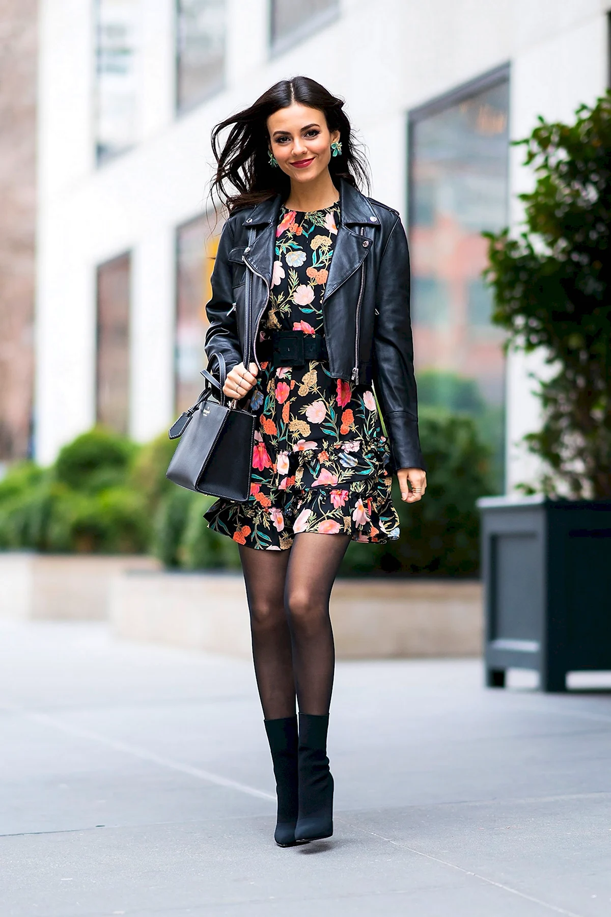 Виктория Джастис колготки