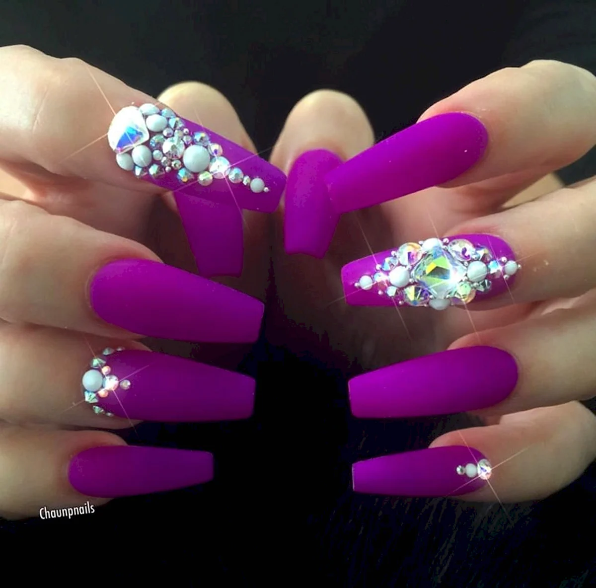 Яркий маникюр на длинные ногти