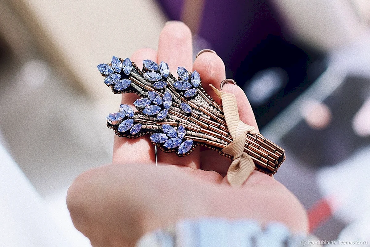 Необычные броши