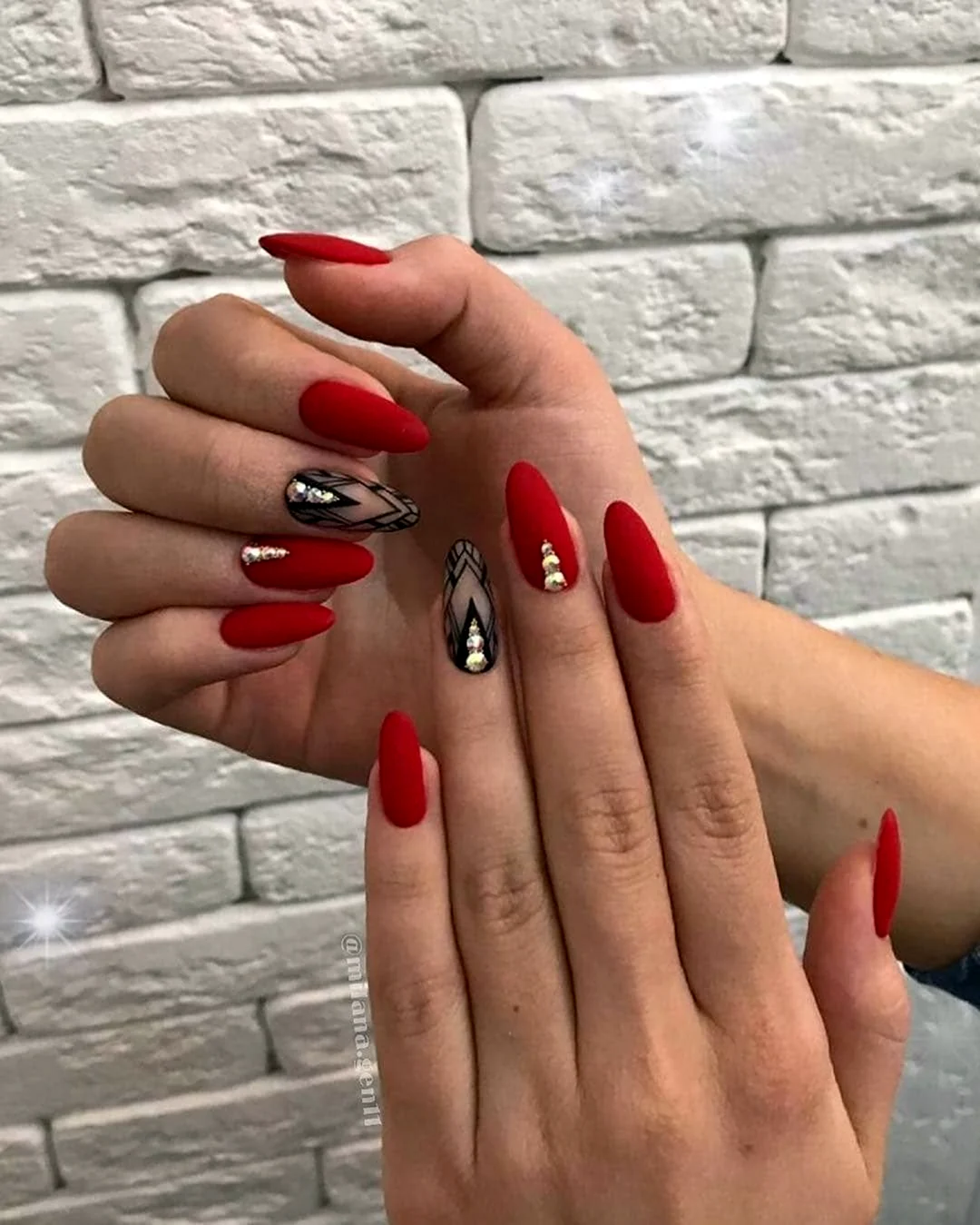 Красный маникюр на длинные