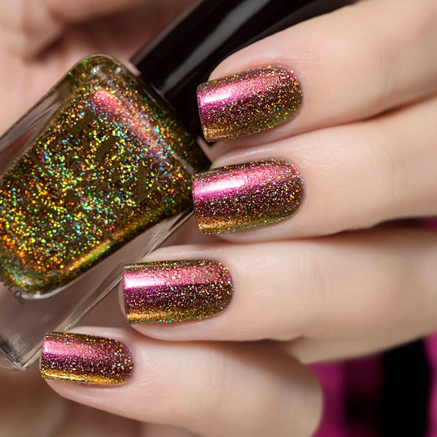 Красивый маникюр с блестками