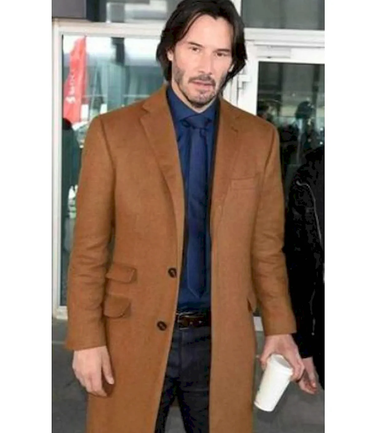 Киану Ривз в пальто