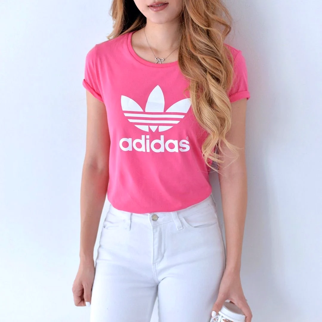 Образ с розовой футболкой