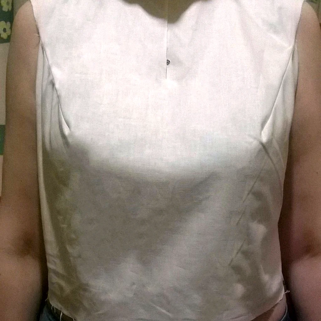 Вытачки на блузке грудные