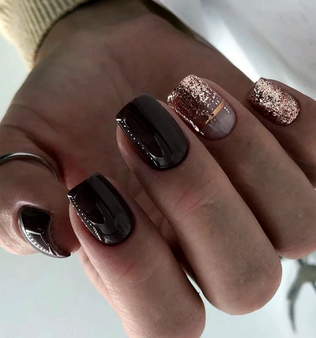 Коричневый маникюр