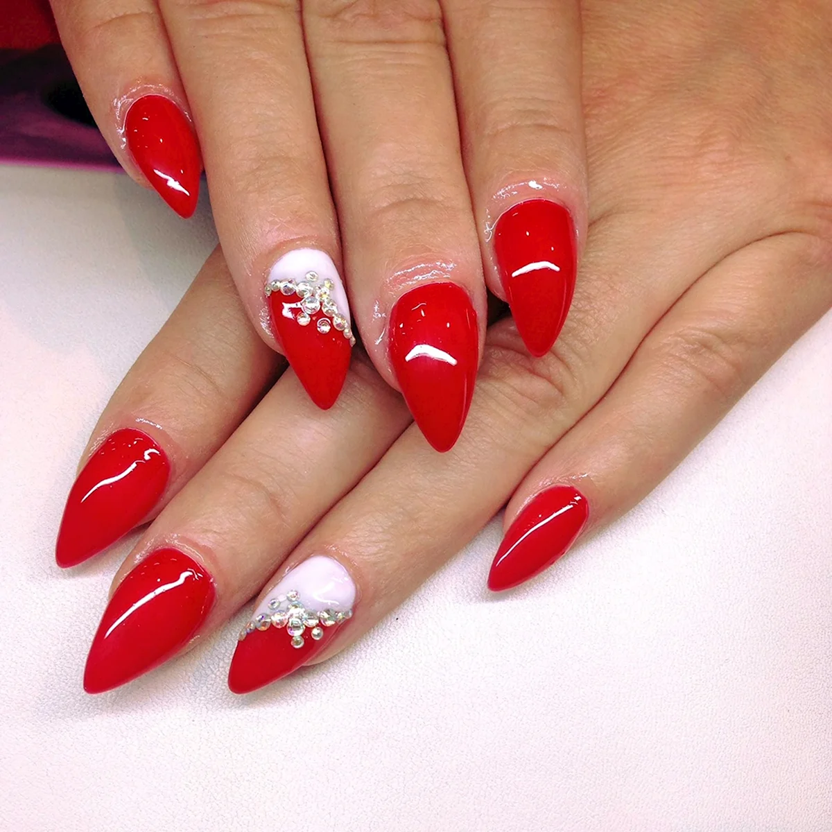 Красные ногти