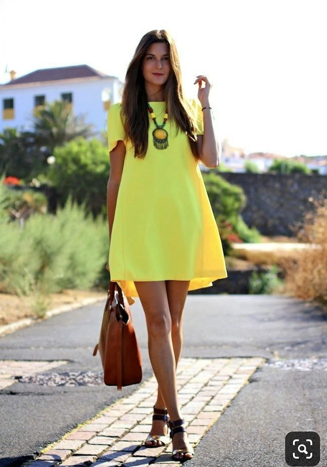 Яркое платье