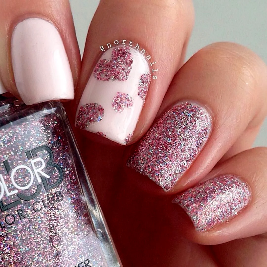 Ногти розовые с блестками