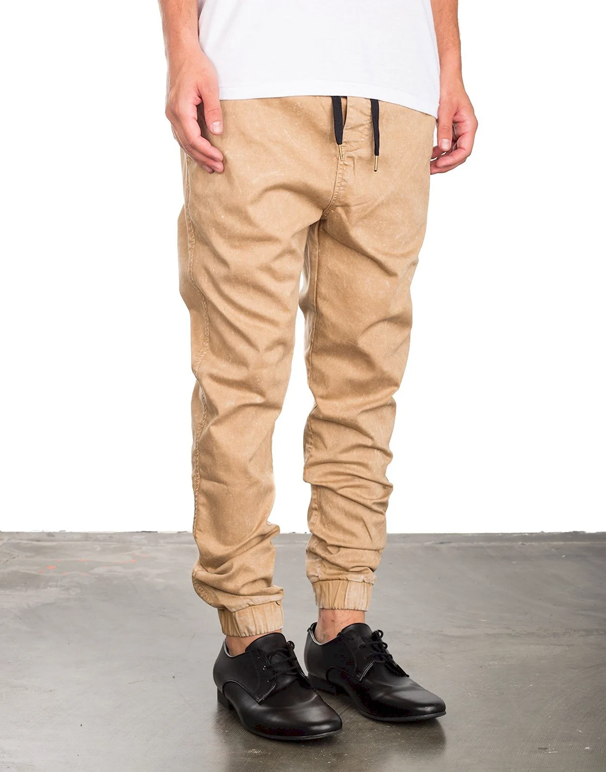 Бежевые штаны the North face джоггеры