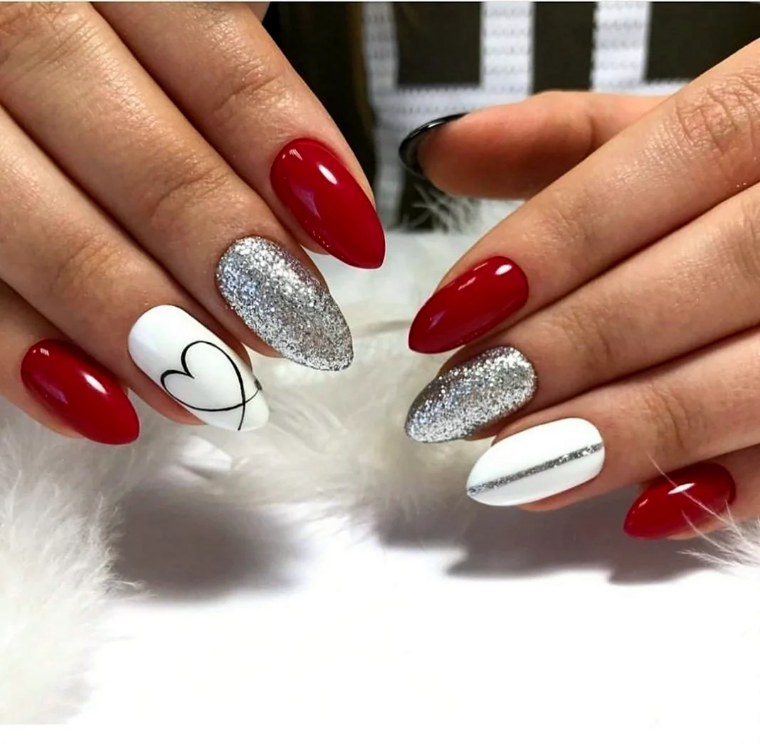 Красный маникюр
