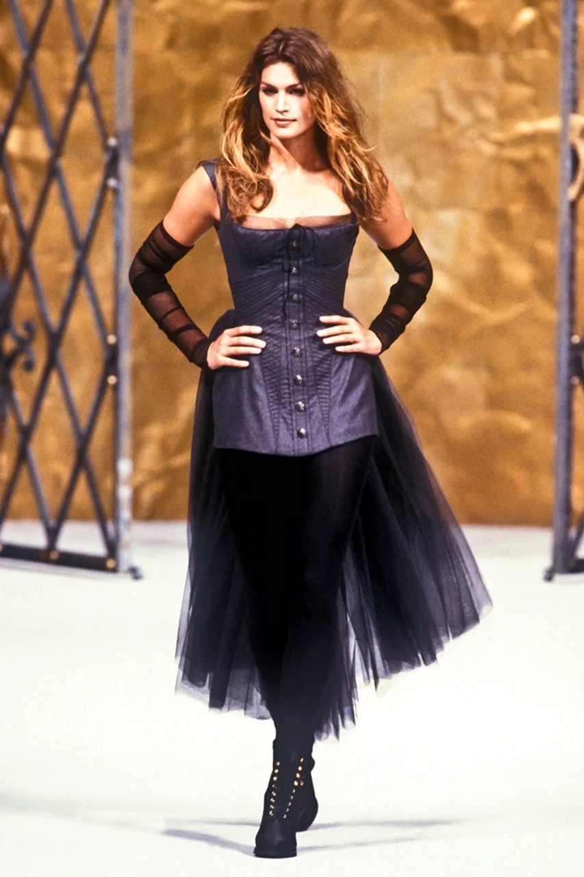 Синди Кроуфорд на подиуме