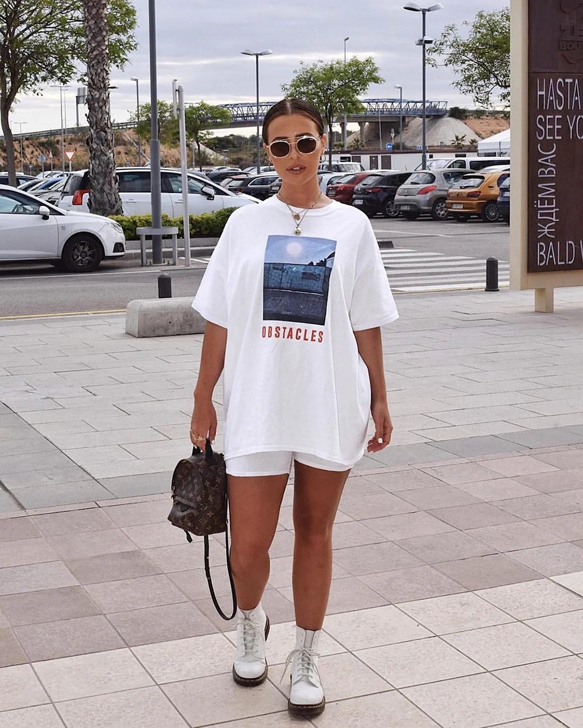 Модные Луки с футболкой оверсайз