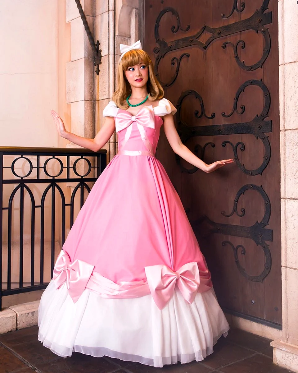 Золушка в розовом платье