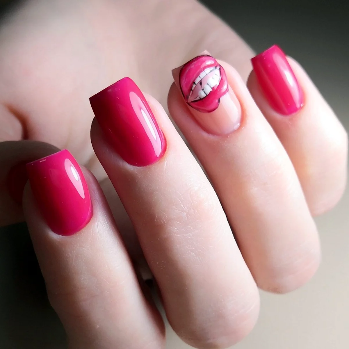 Ногти фуксия 2022