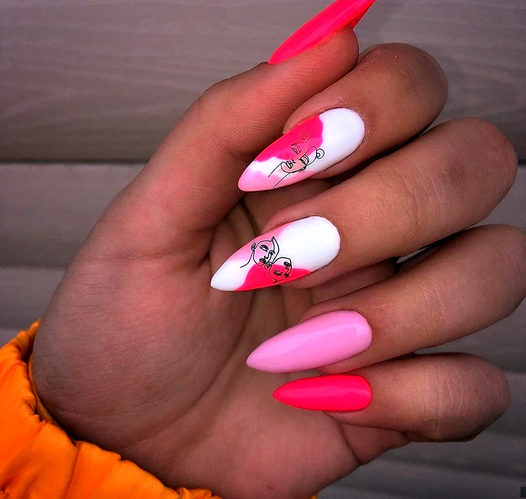 Яркий маникюр на миндальную форму