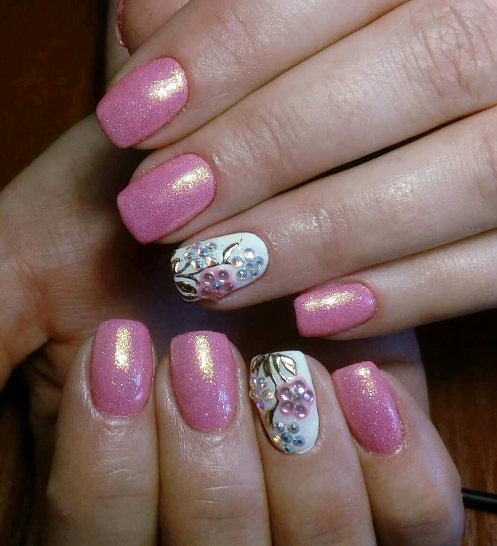 Ногти шеллак розовые с блестками