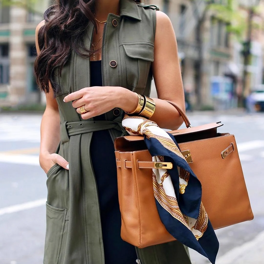 Образы с коричневой сумкой