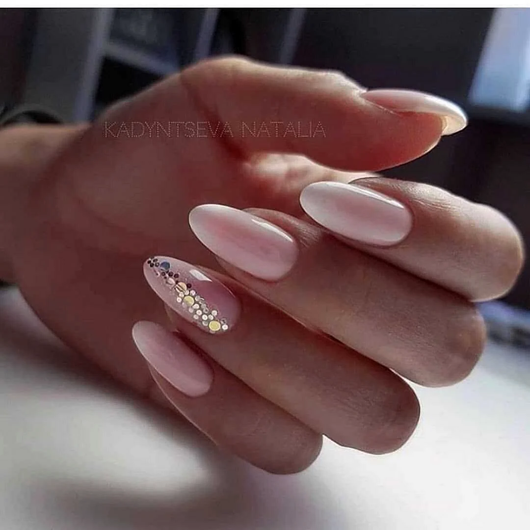 Нюдовый миндаль 2022