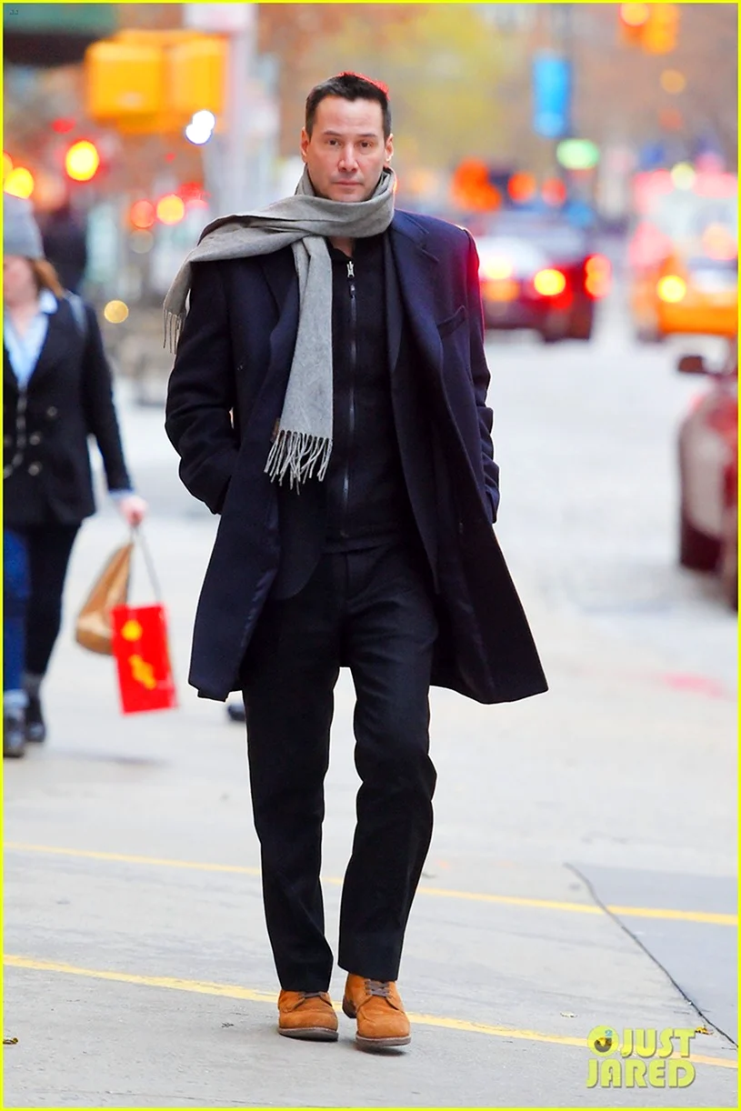 Киану Ривз в пальто